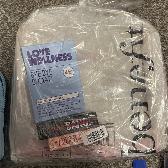 ULTA Blue Cosmetic Bag with Assorted Beauty Products 40 Piece - Picture 4 of 4